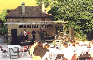 Un concert à la fête de la musique de Venon, par des musiciens adultes à Gières / Grenoble / Isère
